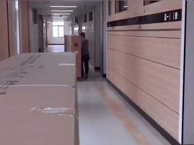 河北定州中學搬運LED黑板(圖4) 河北定州中學搬運LED黑板(圖4)