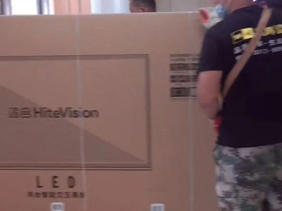 河北定州中學搬運LED黑板(圖2) 河北定州中學搬運LED黑板(圖2)